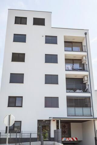 La Studio Maribor Ngoại thất bức ảnh